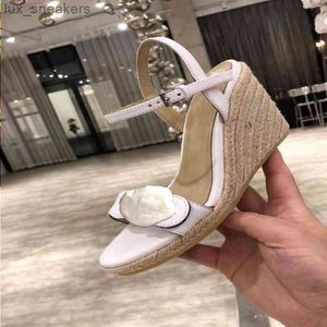 Letter Fashion Beach Metal Heels Sandals Women Leather Wedges Belt Buckle Summer Shoes Lady High Cowhide Us4 us10 us11 Wo Risr