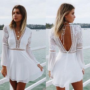 beyaz plaj elbiseleri mini düğün toptan satış-Kadınlar Backless Beyaz Sundress Uzun Kollu Çiçek Dantel Moda Düğün Parti Vestidos Bayanlar Seksi V Yaka Plaj Tatil Mini Elbise Rahat Dres