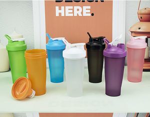 plastik proteini şişe çalkalama toptan satış-600 ml Fitness Spor Su Şişeleri Taşınabilir Shaker Protein Toz Milkshake Fincan Açık Plastik Bardak Özel Logo XY383
