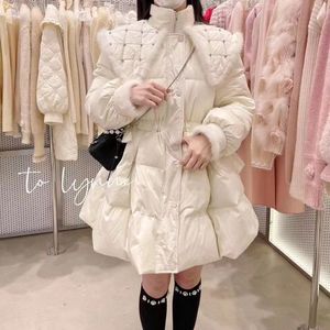 Down Jacket Mid Length Coat Taiwan Kvinnors Utländsk stil Höst och Vinter Ny Beaded Ruffle Collar Waist Mångsidig Tunn Varm Jacka