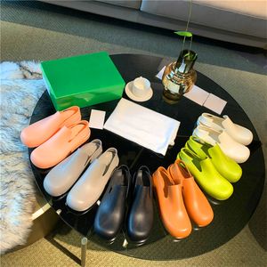 2021 Designers Gummi Clog Sandaler Smooth Matte Kvinnor Tofflor Supportive Slingback Strap Loafers Slip On Style Slides Branded Platform Shoes