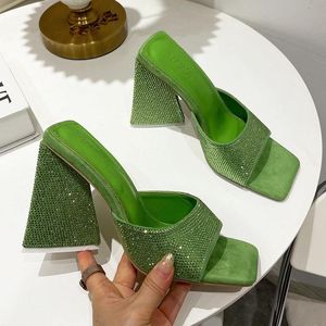 hohe grüne kristalle großhandel-Hausschuhe Grüne Sommer Frauen Slipper Mode Kristall Peep Toe Slides Schuhe Damen Dreieck Dicke High Heel Sandale Große Größe
