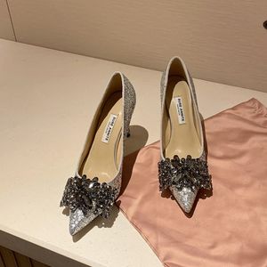 Klänningskor Lantejoulas Högklackade skor av kvinnorna Fall Silver Diamond pekade ut unika brudtärna klädda som bröllop es