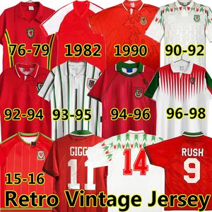 wales soccer-hemd. großhandel-Giggs Wales Retro Fussball Jerseys Vintage Bale Hughes Saunders Rush Boden Speed Classic Football Hemd Uniformen