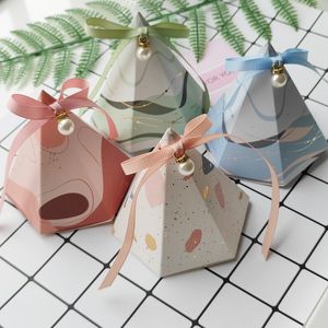 Ny presentförpackning Cone Pyramid Style Candy Box Förpackning Små papper Chokladlådor för gåvor Bröllop favoriserar Baby Shower Party Supplies
