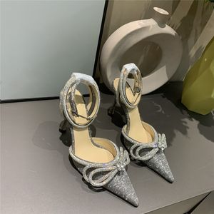 2021 Designer Dames Jurk Schoenen Rhinestone Hoge Hakken Crystal Bow Satin Womens Shoe Wedding Party Mode Lederen Sandalen Deel Prom Slideshow