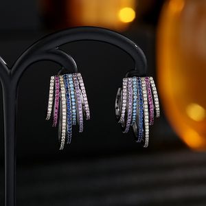 Kvinnor Lyx Jewlery Micro Cubic Zirconia Brev Earring Varumärke Smycken Modig Rainbow Semi Circle Örhängen för Damer