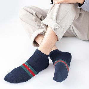 italy çorap toptan satış-Erkek Çorap Toptan Ortalama Boyutu Orta İtalya Stil Klasik Mektup Nefes Pamuk Rahat Çorap Rastgele Renk Tuhjsus