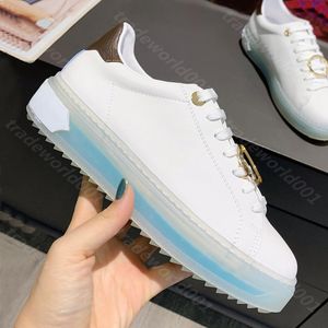 sapatos de solados coloridos venda por atacado-2021Luxury Design White Sapatos Casuais Casuais Soles Coloridas Carta Impressão Plana Sapatilhas Clássico Senhoras Ao Ar Livre Sapatilhas
