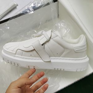 kauçuk ayakkabı parmakları toptan satış-Kadın KIMLIK Sneaker Pürüzsüz Deri Ayakkabı Kabuk Toe Eğitmenler Runner Tasarımcı Platformu Çentikli Kauçuk Taban Sneakers Dantel Up Rahat Ayakkabı Renkler