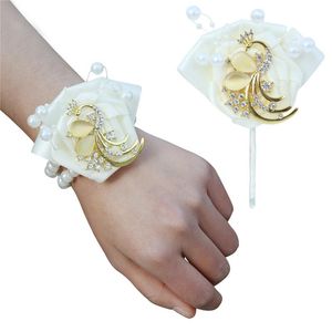 花嫁介添人の女の子の腕のコサージュシルクローズフラワーパールクリスタルビーズの手作りの結婚式用品卸売022装飾的な花の花輪