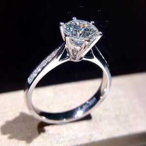 Klusterringar Sterling Silver Moissanite Ring Fine Smycken Rund Klipp CT IJ Anniversary Wedding Diamond For Girlfriend