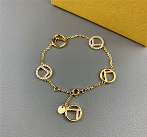 Womens Designer Bracelet Brand Classic Letters Mens Bracelets Gold Fashion Pearl Bracelet Luxury Designer Jewelry