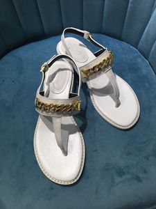 2021 Zomerleer Lage Hak Toen Fairy Style Sandalen Vrouwelijke Dikke Ketting Herringbone Beach Romeinse schoenen