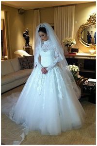 2014 Lace High Collar Garden Bröllopsklänningar med långa ärmar Utsökt Appliqued Court Tåg Sheer Bridal Gowns Plus Size Maxi Dress