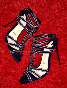 strappy gladyatör sandalet toptan satış-Ünlü Tasarım Yaz Renee Sandalet Kırmızı Alt kadın Yüksek Topuklu Lüks Lady PVC Deri Strappy Gladyatör Güzel Parti Düğün Pompaları EU35