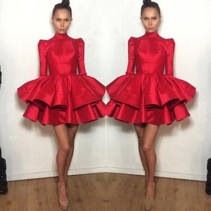 kırmızı yüksek boyun uzun eve dönüşen elbiseler toptan satış-Kırmızı Kısa Mezuniyet Elbiseleri Yüksek Boyun Katmanlı Saten Üstü Diz Boyu Bir Hattı Kabarık Kokteyl Parti Elbise Genç Kız Uzun Kollu Özel Durumlar