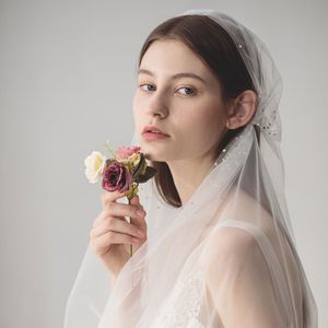 V619 Elegant äktenskap Waltz Längd Bridal Veil En Layer Cut Edge Shiny Crystal Beaded Soft Tulle White Lawn Wedding Bride Headdress