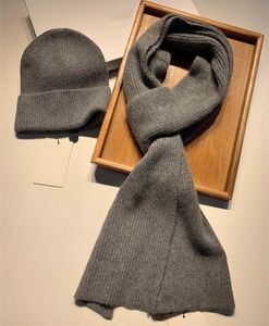 шляпа и шарф подарочный набор женщин оптовых-2022 Новый дизайнерский шарф шляп набор мужские женские зимние теплые шапочки и шарфы наборы высококачественные цветов дополнительные изысканные подарочные коробки