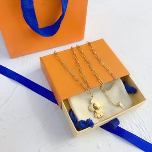 america mod großhandel-Halskette Designer Europe America Mode Stil Dame L Titan Stahlgraviertes Brief überzogene Gold Halsketten mit allem Herzen Anhänger