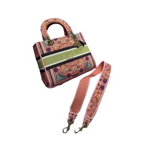 el nakışı çantası toptan satış-Tasarımcı Çanta Lady D lite Mille Fleurs Baskı ile Ayrılabilir Çift Taraflı Nakış Geniş Omuz Askısı El Omuz Geri veya Messenger Puglia Pastoral Tema