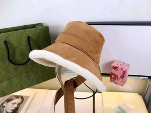 deri kova şapkaları toptan satış-Tasarımcı Kova Şapka Casquette Kap Beanie Adam Kadın Şapka Deri Geniş Ağız Sıcak Soğuk Geçirmez Renkler En Kaliteli