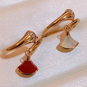 Sense Design High Mainstream Quality Fashion Baojia Skirt Ring Sterling Silver Fan Plated k Gold Simple White Beihong Agate Tail Female