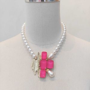 2021 Nowa Gorąca Marka Biżuteria Dla Kobiet Cienki Chain Party Light Gold Color Różowy Żywica Krzyż Pearl Crystal C Wisiorek Luksus