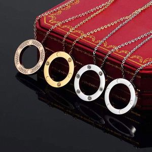 Klassisk kärlek halsband stor ring pendant diamant halsband mode kvinna mens guld silver vridmoment med röd låda