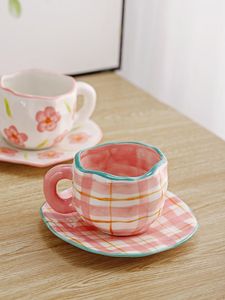 Kubki Nordic Pink Plaid Ceramiczny kubek kawy Zestaw Nieregularny Dekoracyjny Dom Śniadanie Mleko Herbata Kuchnia Reusable Picie