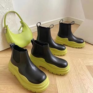 diz üstü toka ayakkabıları toptan satış-Kadınlar Için Kadın Erkek Tasarımcı Çizmeler Deri Martin Ayak Bileği Chaelsea Boot Moda Dalga Renkli Kauçuk OutSole Elastik Dokuma Lüks Platformu Lastik Mens Bottega Tegga