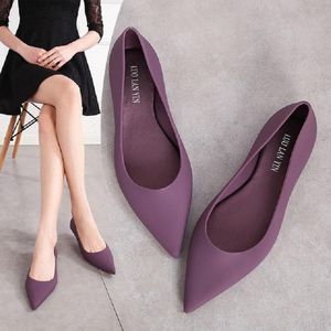 Summer Fashion Korean Style Pointed Toe Shallow Women Beach Sandals Flat Slip On Lady Jelly Shoes Rubber Rain