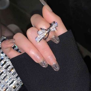 Light Luxury Micro Diamond Inlagda Bow Open Ring Kvinnors Nät Röd Temperament Design Sense of Hand Decoration Ins Personalized Peint Finger