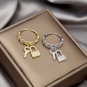 anneaux en forme de clé achat en gros de Femmes verrouillons Touche ouverte Bague en chaîne de chaîne de la chaîne de zircon anneaux de doigts pour la fête cadeau Fashion Bijoux Accessoires