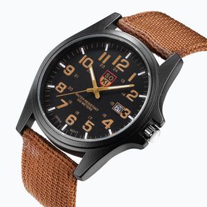 Säljer Swiss Fashion Army Style Watch Woven Nylon Belt Mäns Kalender Sport Quartz Armbandsur