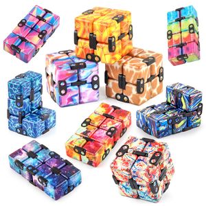 Coloful Infinity Magic Cube Fidget Leksaker Square Fun Flip Obegränsad Vik Pussel Lindra stress Rolig Hand Spel Decompression Gåva för barn Vuxen Ny färg