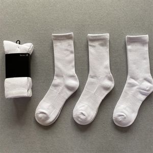white football socks toptan satış-Profesyonel Basketbol Çorap Kadın Erkek Pamuk Tüm Maç Klasik Ayak Bileği Kanca Nefes Çorap Siyah Beyaz Karıştırma Futbol Spor Çorap