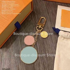 Luxury Old Flower Letter Metal Dice Key Chain High Quality Bag Decoration Ring Pendant Couple Chainsufn5