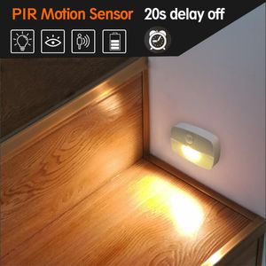 Nachtverlichting Draadloze lamp met bewegingssensor LED batterijen Kleine nightlights voor Kamer Corridor Closet Easy Install