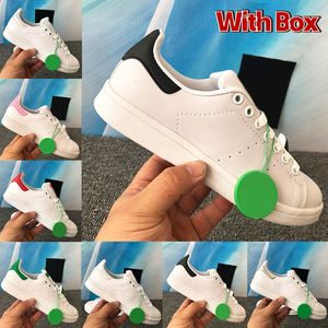 stan smiths ayakkabı toptan satış-Kutusu Stan Smith Erkek Kadın Rahat Ayakkabılar Üçlü Yanardöner OG Beyaz Yeşil Zebra Yemyeşil Kırmızı Metalik Gümüş Pembe Erkek Sneakers