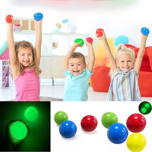Lichtgevende plafondballen Stress reliëf kleverige bal gelijmd doel bal nacht licht decompressie ballen langzaam Squishy Glow Speelgoed voor kinderen Q2