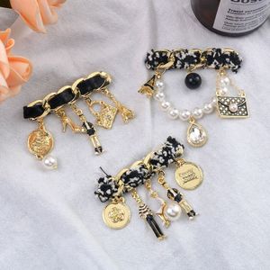 22ss style Brand Designer Women Brooches Small Sweet Wind K Gold Plated Crystal Rhinestone Pearl Letters Suit Dress Pins for Party Gift Specifications