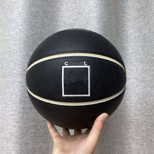 スパープチャンネル共同サインマーチブラックシルバーバスケットボールボール記念版高品質サイズ7 PUゲーム屋内または屋外