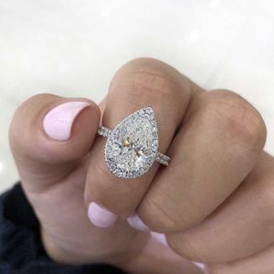 Klaster pierścieni Klasyczny Drop Finger Sterling Silver Moissanite Wedding Engagement Cocktail Kobiety White Pink Topaz Ring Jewelry