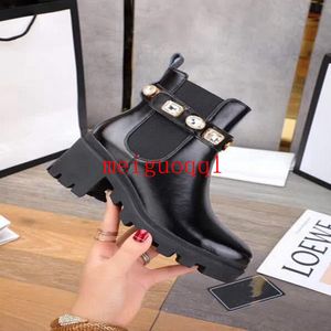 2021 women s designer boots Martin Desert Boot Flamingos Love Arrow genuine leather medal thick non slip winter shoes bee shoes plus box