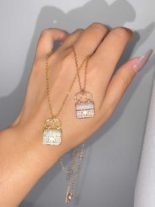 schmuck-anfängliche halsketten großhandel-Zierliche anfängliche Halskettenschloss k vergoldetem Vorhängeschloß Brief für Frauen minimalistische personalisierte Schmucksachen