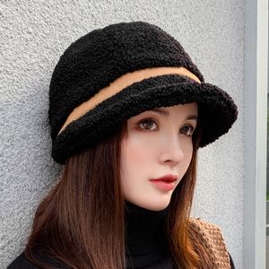 Stingy Brim Hats製品の製品在庫新しい厚いマルチカラー女性韓国の防風トレンディな子羊ウール帽子工場卸売
