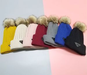 gorra de lana para mujer al por mayor-Orejeras al aire libre para mujer NUEVOS gorras de invierno gorros de diseño grueso cálido twaled twisted tapar Europa y los Estados Unidos Hot Knit Hat colores