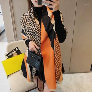 designer ponchos großhandel-Kaschmirschal für Frauen Pashmina Tücher Wraps dicker warmer Hijab Luxus Design Winter Poncho Stolen Blanket1