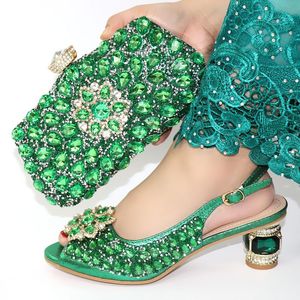 Senaste Style Green Italian Shoes med matchande väskor Set dekorerade kvinnor Mid Heel African and Bag Dress